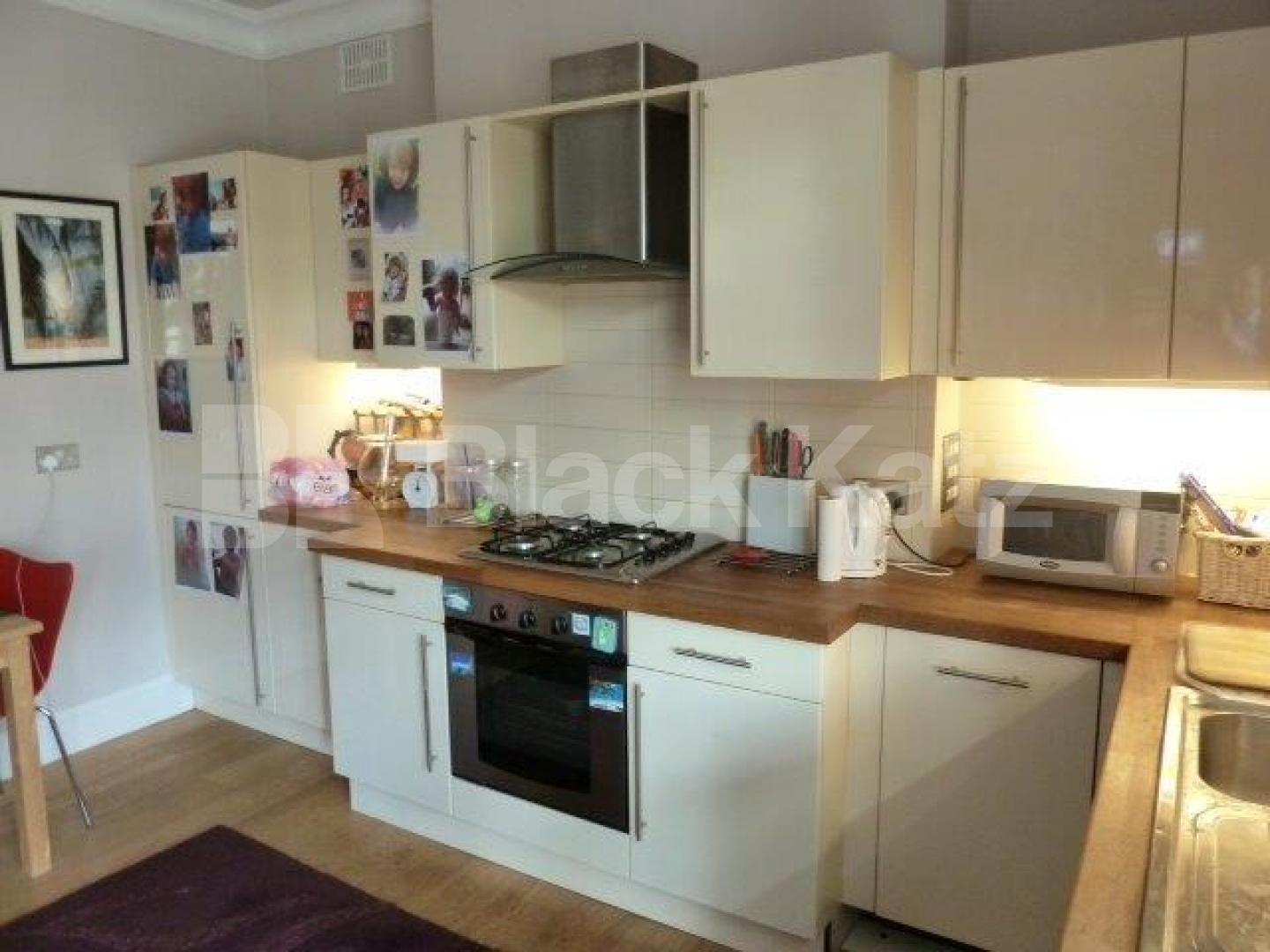 			STUNNING 2 BEDROOM PERIOD CONVERSION, 2 Bedroom, 1 bath, 1 reception Flat			 Stapleton Hall Road, FINSBURY PARK-STROUD GREEN